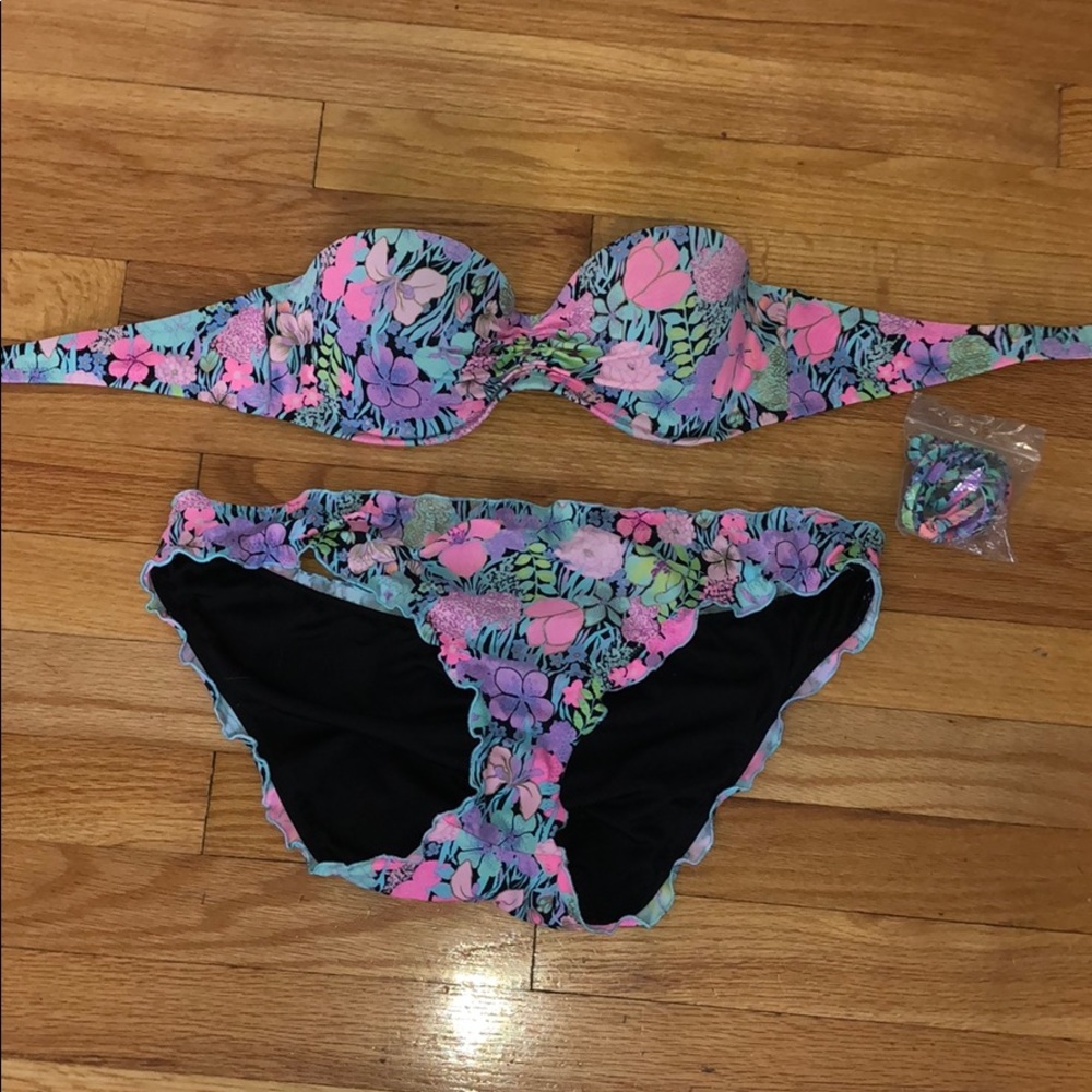 Victoria Secret Swimwear 36B (top) large bottom